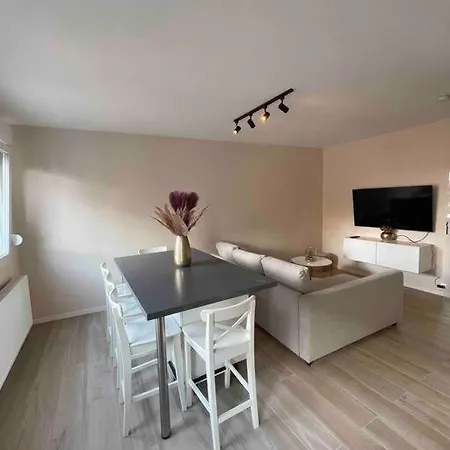 Proche De Toutes Commodites Apartment