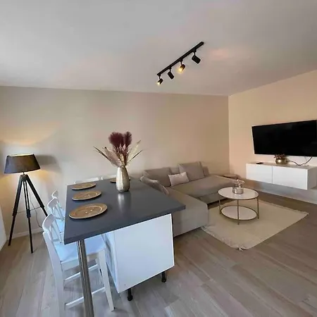 Proche De Toutes Commodites